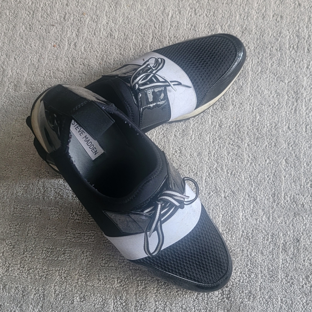 Steve Madden Men Casual/Walking shoes size 12. Black n White